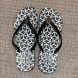 tory burch flip flops size 9